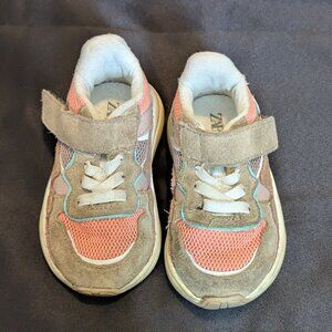 Zara size 21 Velcro sneaks